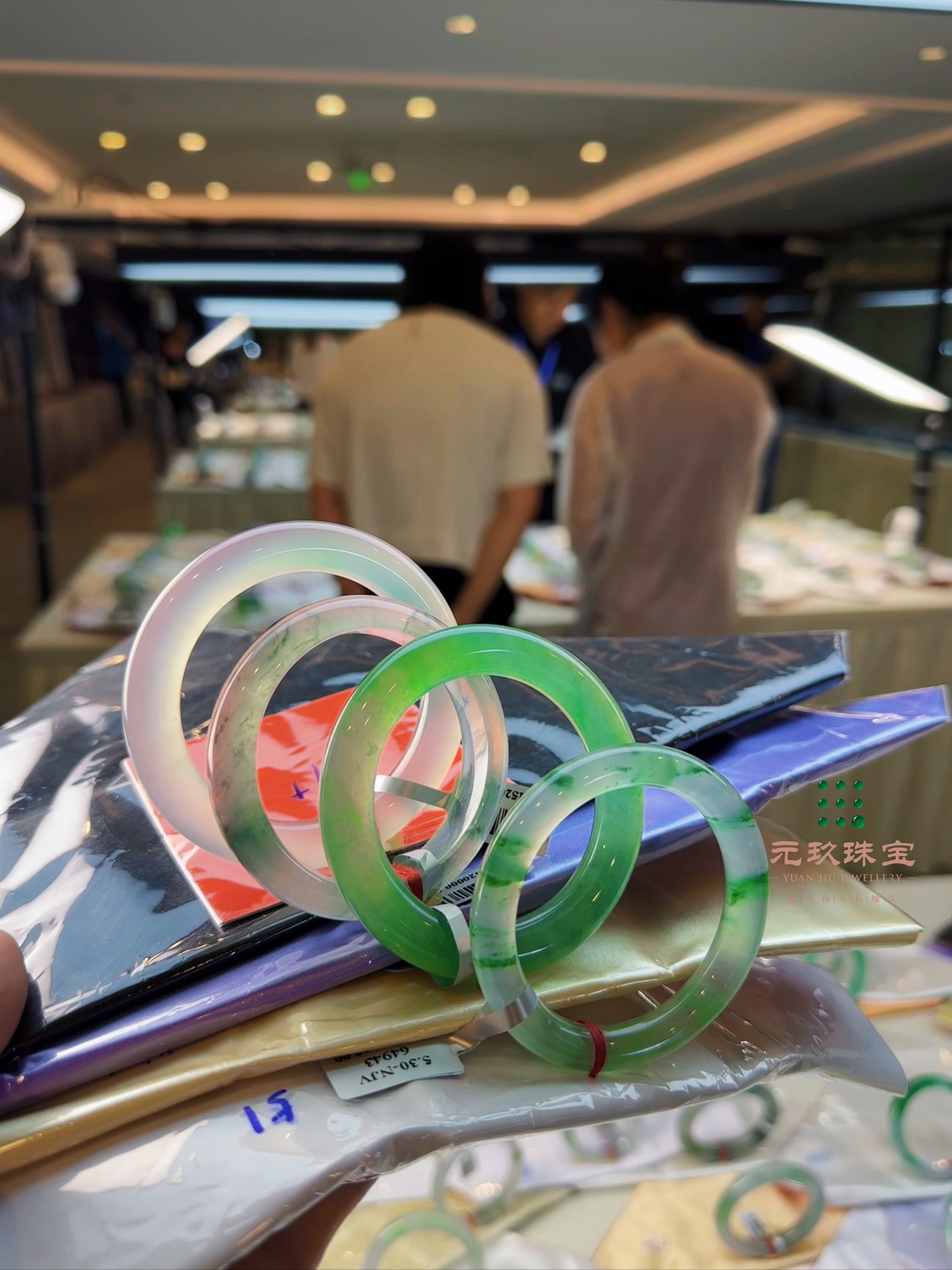 翡翠手鐲 融合天然之美與工藝之精的珠寶首飾開發與銷售